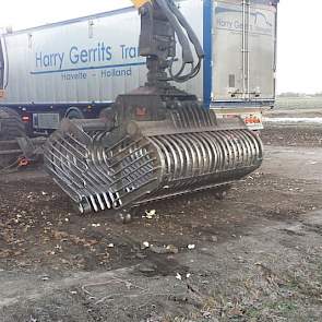 Met de voorspelde nachtvorst was Eggens blij dat de bieten tijdig geladen werden. ‘Anders hadden we de hoop weer onder plastic moeten stoppen.’