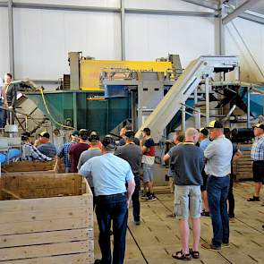 De machines voor het wassen van de verschillende gewassen zoals peen, rode bieten, aardappelen en knolselderij zijn deels zelfontworpen.