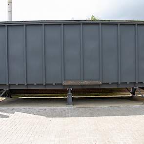 In deze container moet Van Oosterhout de houtsnippers kiepen.