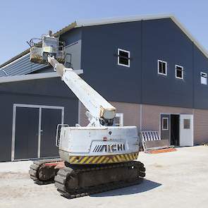 De nieuwe stal is door een lokaal bouwbedrijf gebouwd. De muren van de nieuwe stal bestaan uit prefab elementen. De nieuwe leghennenlstal van de familie Kievitbosch aan de Haansweg 10, 8101 PS in Raalte is vrijdag 22 juli van 14.00 uur tot 20.00 uur te be