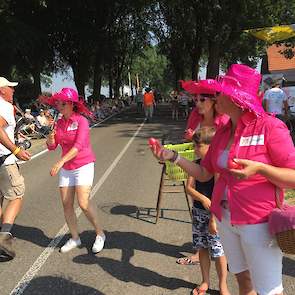 mmmEggie en leghennenhoudster Marian Claessens vertelt alle voorbijgangers over de vele voordelen van eieren.