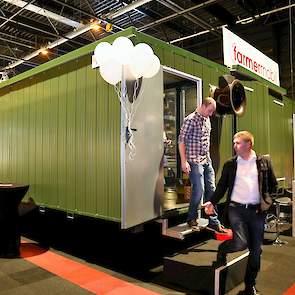 Voor de Farmmobil, de mobiele stal voor leghennen was veel belangstelling. De Farmermobil is door het gelijknamige Duitse bedrijf ontwikkelt. „Voer, water, mestafvoer, eierverzamelbanden, open en sluiten van de nesten en de lucht toe- en afvoer werkt alle