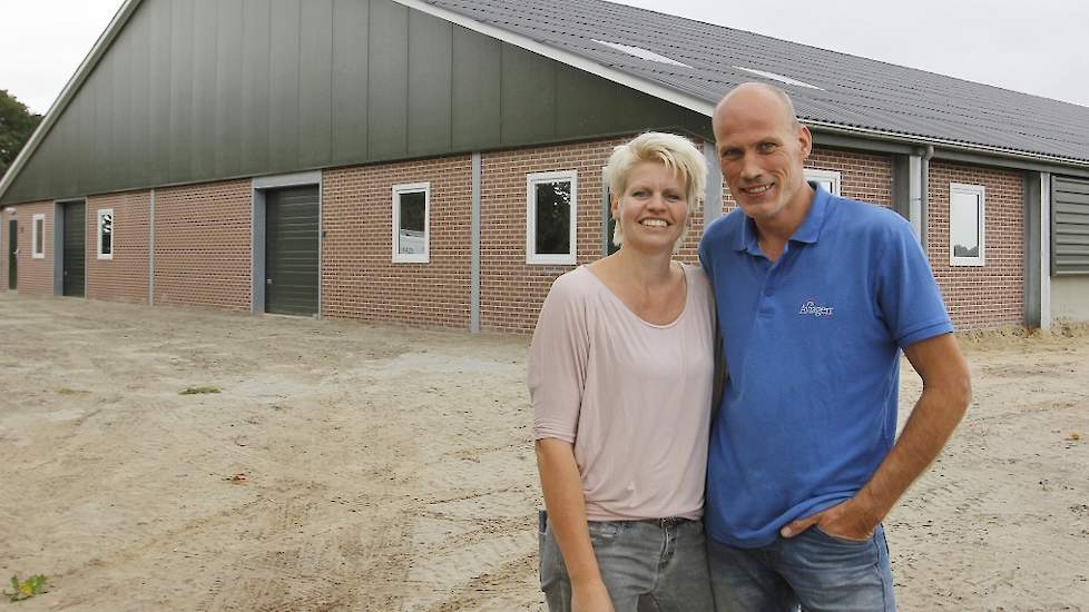 Gert en Gerda Wolters begonnen zes jaar geleden ? zonder enige ervaring ? met het houden van vleeskuikenhouderdieren. In 2011 namen Gert en zijn vrouw Gerda een bestaand vleeskuikenouderdierenbedrijf in het Overijsselse Lutten over.