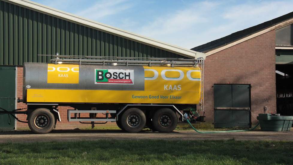 Loonwerkbedrijf Bosch (Hengelo) gebruikt een oude melktank voor de vloeibare kunstmest. In de roestvrijstalen melktank rijdt Bosch de kunstmest naar de boer om het samen met de drijfmest uit te kunnen rijden.