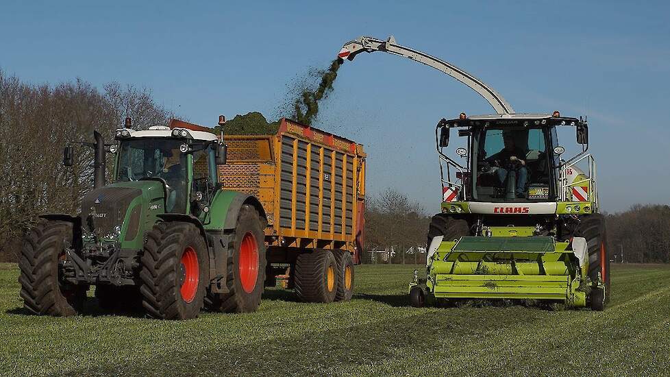 Eerste gras van 2019 nu al gehakseld silage 2019 Claas Jaguar Fendt Veenhuis