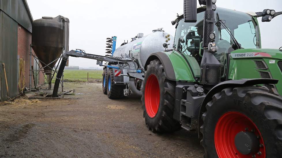 „We mengen voor het bemesten van de percelen koemest met dunne fractie varkensmest. Onze ervaring was dat je op een gegeven moment bij het bemesten niet meer weet wat je doet omdat je twee soorten mest hebt. Het voordeel van het NIRS-systeem is dat je wee