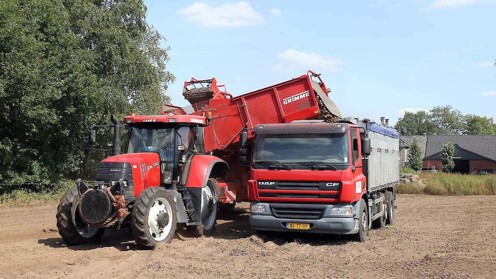 Net als in de rest van Oost-Nederland is het in Winterswijk erg droog geweest deze zomer. „Met een paar dagen van 40 graden brandt het blad gewoon weg, ook al beregen je.”