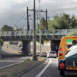 Rico Radstake rijdt een paar keer per week met een aanhangwagentje naar Stegink. Een ritje van een half uur heen en een half uur terug. Raadslid Harry ten Have wil de plant niet voor veel geld naar vuilverwerkers brengen om er afval van te maken, want ‘da