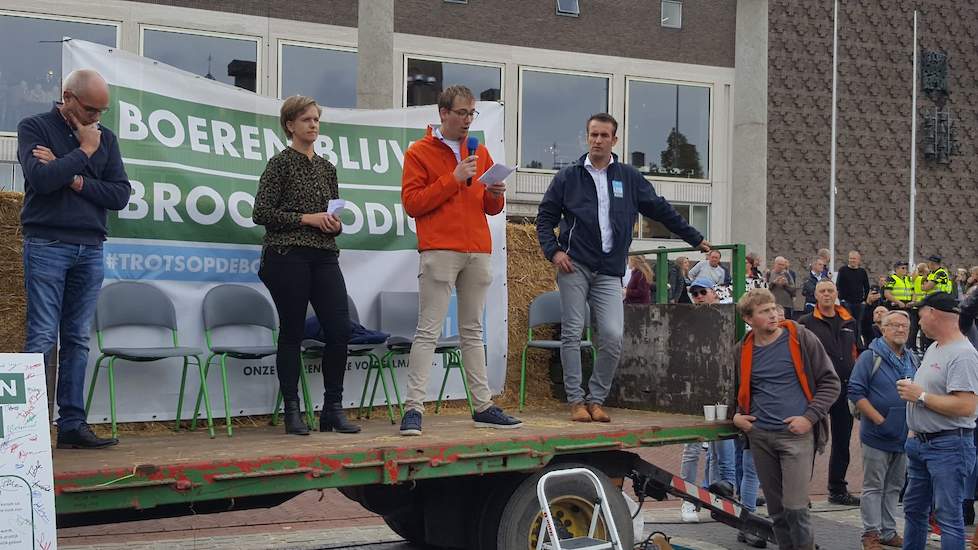 Linda Janssen, voorzitter van POV, is ook aanwezig in Arnhem.