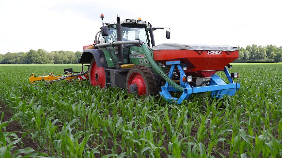 Loonbedrijf Huiskamp was vorige week aan het werk op een maïsperceel in Winterswijk-Huppel. Ondanks de hevige regenval eerder die week, was het perceel goed begaanbaar.