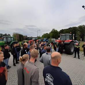 Boeren uit de Achterhoek op de verzamelplaats in Varsseveld