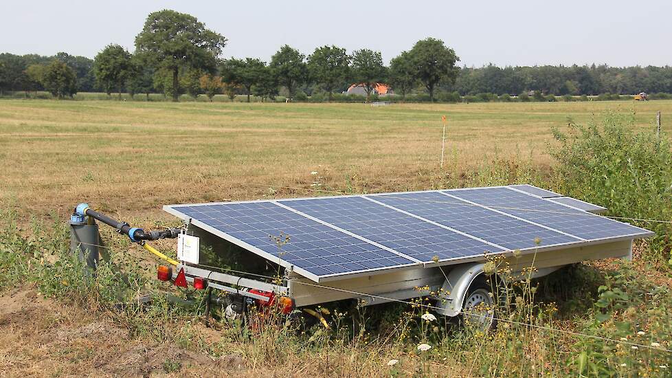 Druppelirrigatie door middel van zonne-energie op De Marke in Hengelo.