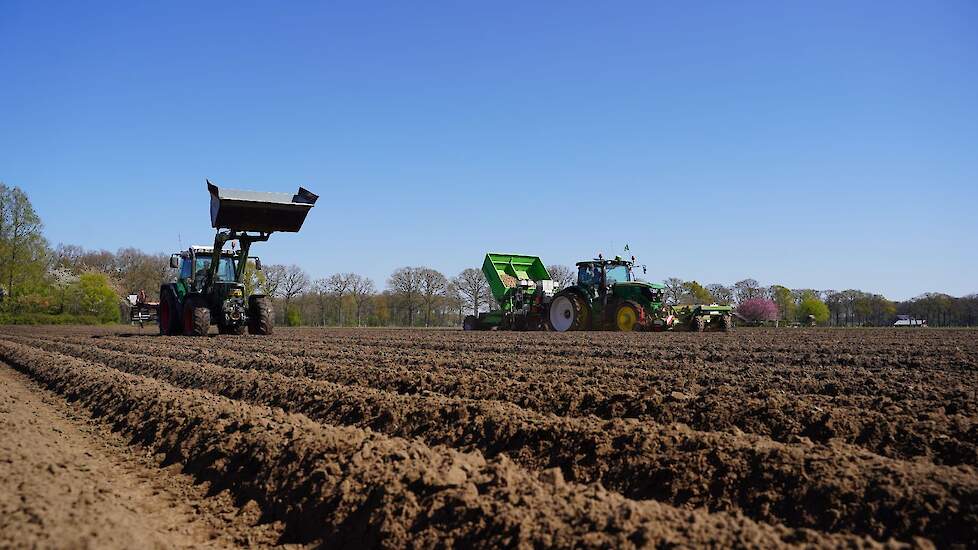 De afgelopen jaren moest er intensief beregend worden op de zandgrond in de Achterhoek. Dat is vooralsnog dit voorjaar niet aan de orde. Westerveld: “ Er wordt van alles over geroepen in de media, maar de grondwaterstanden zijn zeker op de beekdalgrond ni