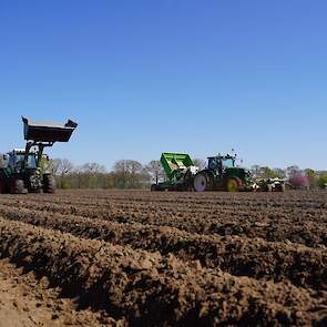 De afgelopen jaren moest er intensief beregend worden op de zandgrond in de Achterhoek. Dat is vooralsnog dit voorjaar niet aan de orde. Westerveld: “ Er wordt van alles over geroepen in de media, maar de grondwaterstanden zijn zeker op de beekdalgrond ni