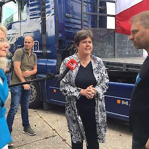 Mark van den Oever (FDF) in gesprek met commissaris van de Koning Adema en landbouwgedeputeerde Elies Lemkes