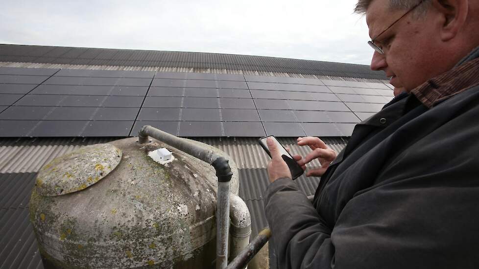 Prange kan op zijn telefoon checken of de sensor het doet.