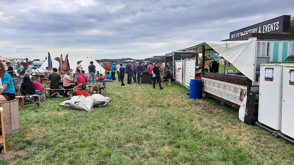 Het campingterrein.