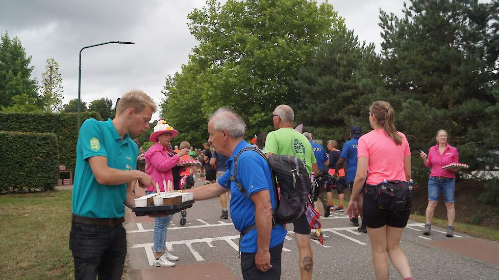 Melkveehouder Stan Kerkhof uit Mill was voor de eerste keer van de partij.  „Kei leuk en gezellig om lekkere hapjes uit te delen."