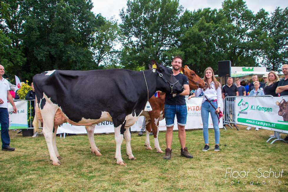 Middenklasse kampioene Pipi1 (V: Willemshoeve K&L Javino) van de maatschap Schottert uit Klein-Beerze.