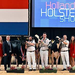 De zwartbonte kampioensvaarzen. Van links naar rechts: kampioene Giessen Charity 253, reservekampioene Carmen 5 en Honourable Mention Herzogin.