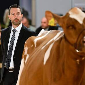 De roodbonte koeien werden op volgorde gezet door Thomas Ender uit Zwitserland, waar hij samen met zijn broer eigenaar is van het bekende fokbedrijf Hellender Holsteins. Hij is tevens in deeltijd hoofdinspecteur bij het Zwitserse stamboek.