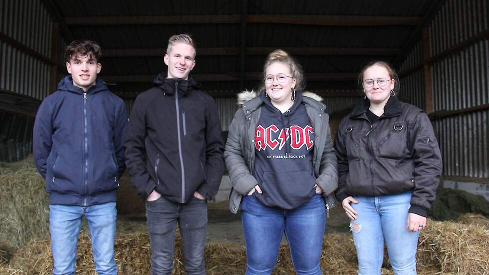 De vier winnaars uit Almelo en Hardenberg. Zij gaan naar Parijs.