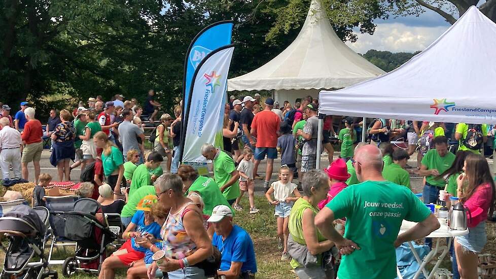 Op boerderijen in Bemmel, Wijchen, Groesbeek en vrijdag bij boomkwekerij Ebben in Beers deelden boeren boerenproducten uit. Naast lokale ZLTO afdelingen deelden dinsdag boeren van Vechtdal Boert Bewust en woens- en donderdag boeren van Rijk van Nijmegen /