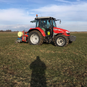 Een deel van de proefvelden is gebruikt om het meest ideale bemestingstijdstip te bepalen. De eerst mest is op 23 februari bij een bodemtemperatuur van 1,6 graden uitgereden. Dit is vervolgens nog drie keer gedaan bij een hogere bodemtemperatuur. De mests