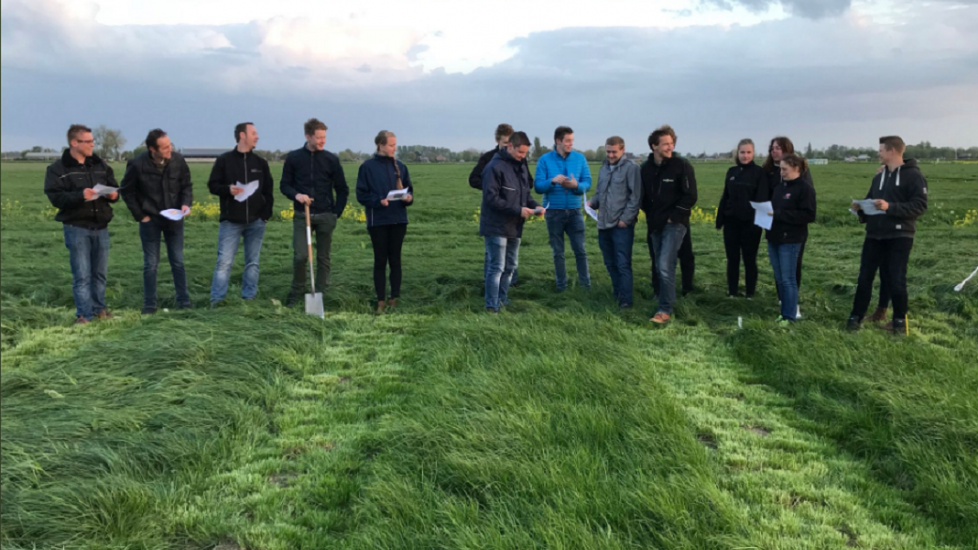 Maandelijks houden de studenten een bijeenkomst met jonge boeren uit de omgeving van Herwijnen. De laatste bijeenkomst vond plaats in het land. De bijeenkomsten in de winterperiode worden ingevuld door interessante sprekers, waaronder Piet Riemersma van V