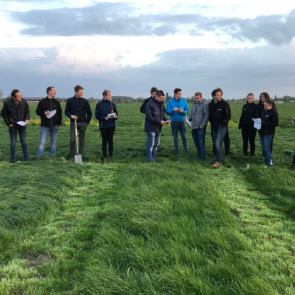 Maandelijks houden de studenten een bijeenkomst met jonge boeren uit de omgeving van Herwijnen. De laatste bijeenkomst vond plaats in het land. De bijeenkomsten in de winterperiode worden ingevuld door interessante sprekers, waaronder Piet Riemersma van V